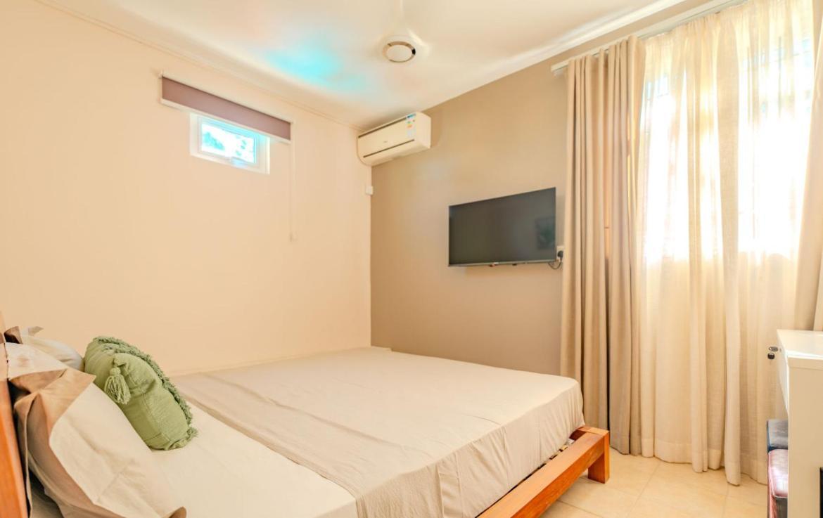 Pereybere Beach Paradise 4 Bedroom Apt Bagian luar foto